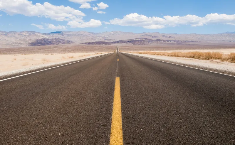 فيديو| لعبة ملاهي ضخمه تنقلب على طريق مكة