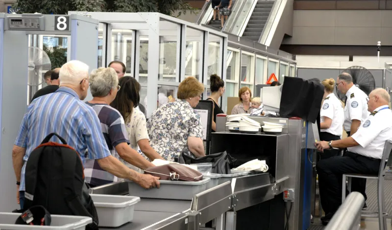 كي لا تقع في مأزق مع أمن المطارات.. تجنب القيام بهذه الأمور