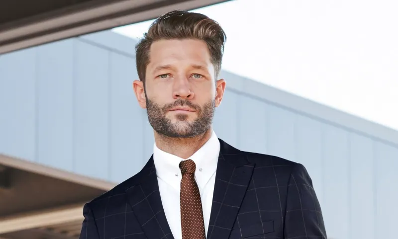 للرجل الأنيق.. تنسيق ألوان القمصان مع البدل وربطة العنق 