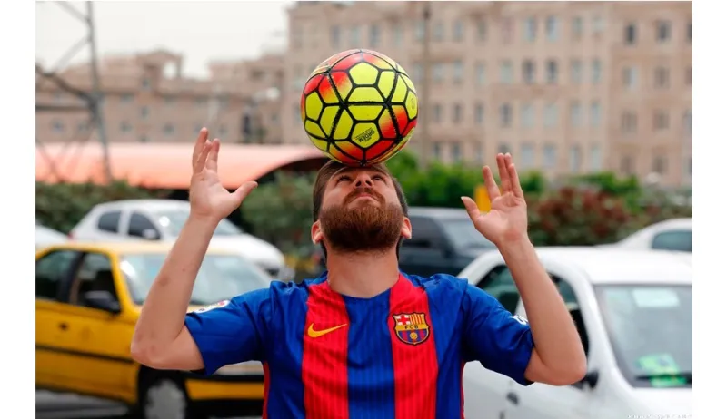 ميسي يتجول في طهران