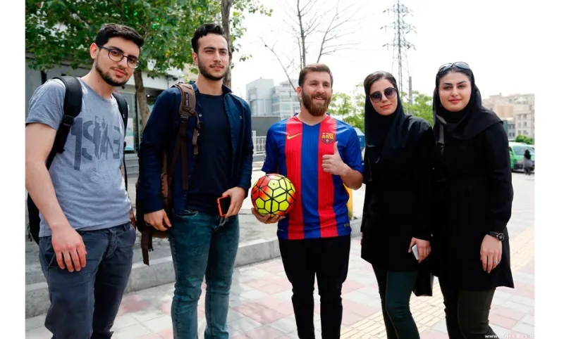 ميسي يتجول في طهران