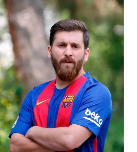 ميسي يتجول في طهران