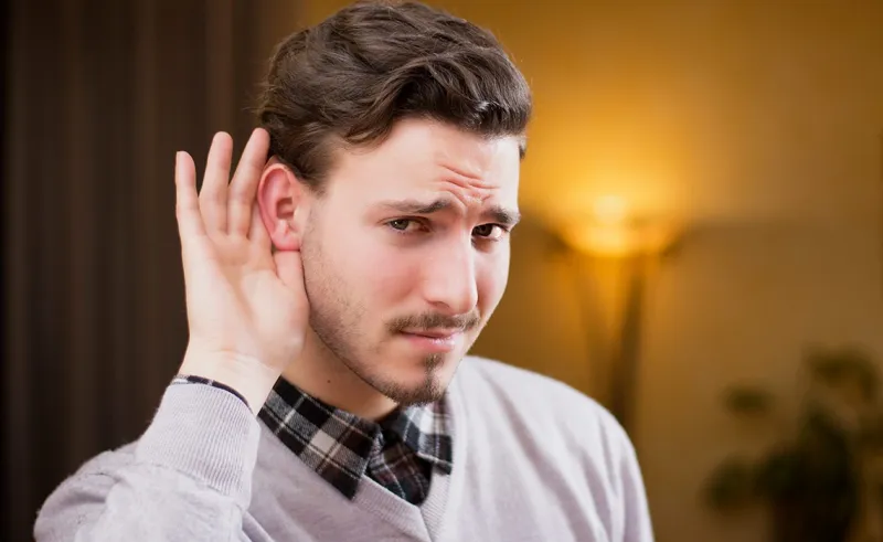 لكل نقطة في أذنك علاقة بصحتك.. دلكها لحل مشاكلك الصحية