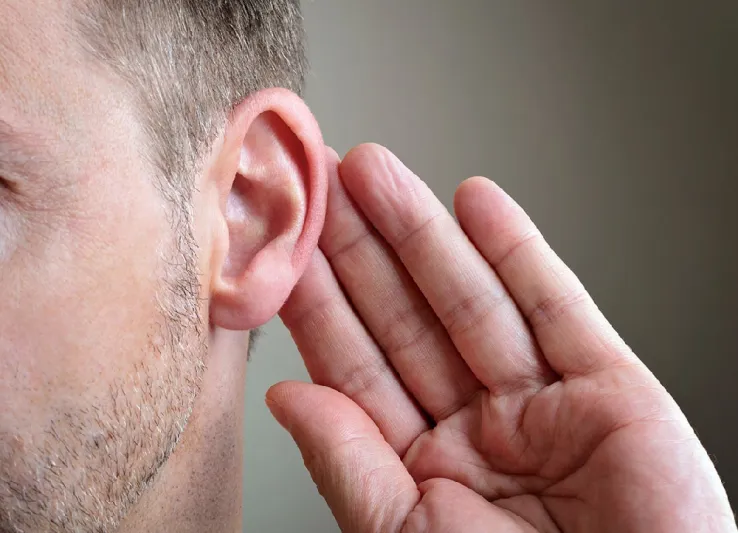 لكل نقطة في أذنك علاقة بصحتك.. دلكها لحل مشاكلك الصحية