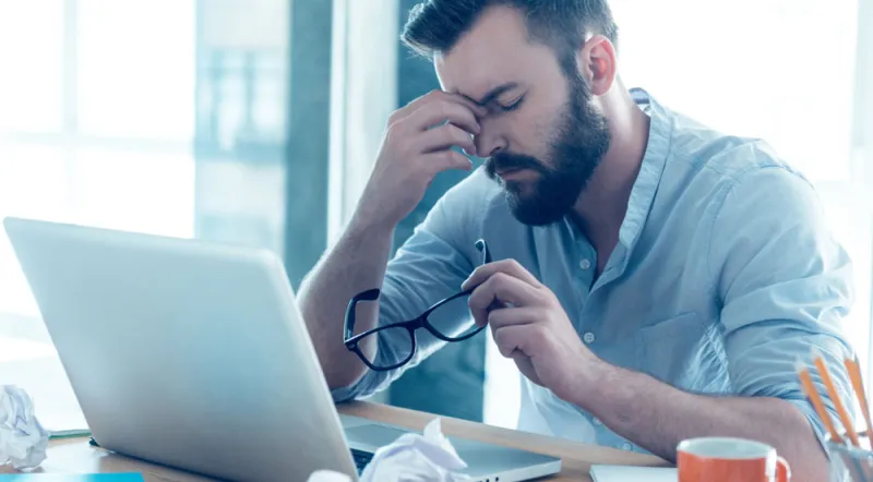 ١٠ أنواع من الأصدقاء سيمرون في حياة كل رجل عربي