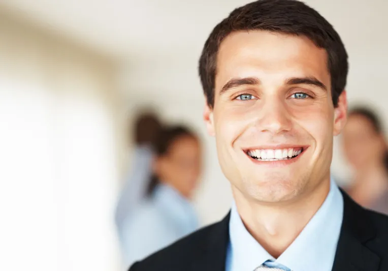 ١٠ أنواع من الأصدقاء سيمرون في حياة كل رجل عربي