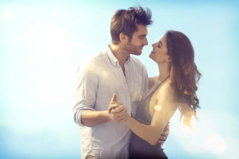 ١٠ أنواع من الأصدقاء سيمرون في حياة كل رجل عربي