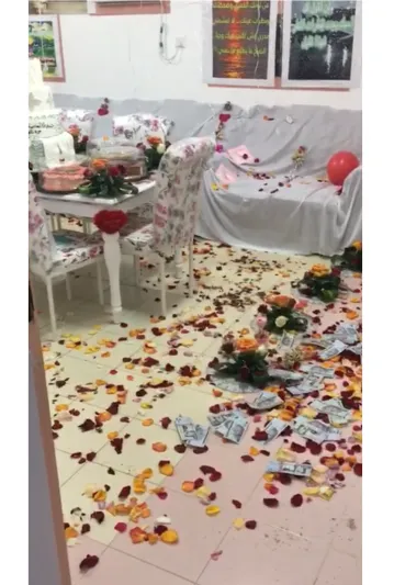 زوج يُزين غرفة المعلمات بالورود والنقود لإرضاء زوجته وتعليم الجوف تحقق