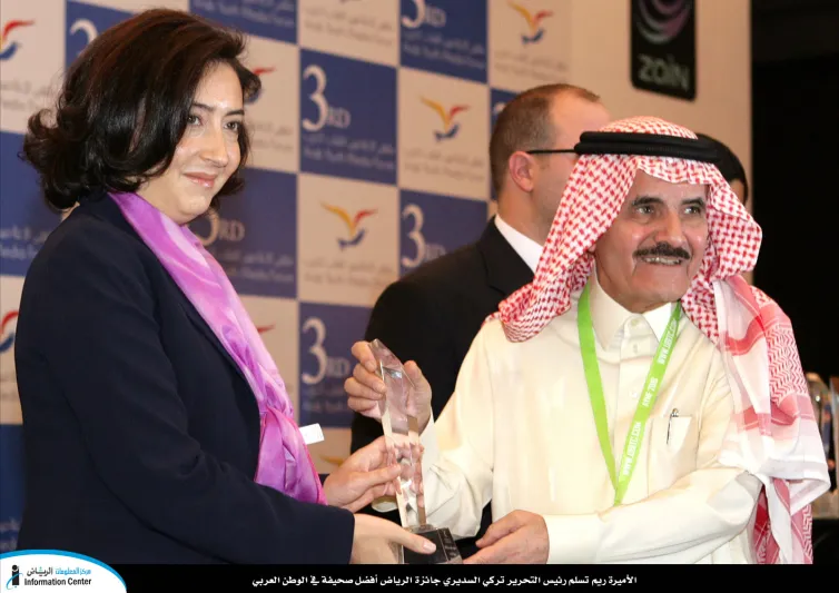 رحل «ملك الصحافة».. وفاة الكاتب السعودي تركي السديري (صور)