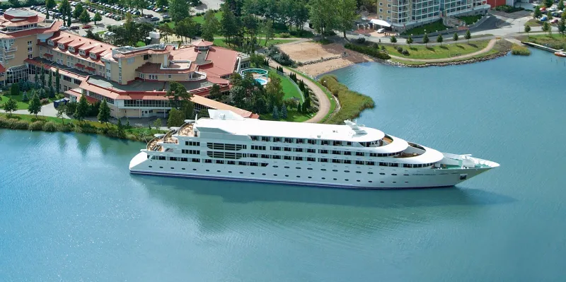 سانبورن.. أول يخت في العالم يتحول لفندق فاخر