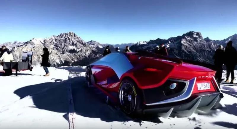 فرانجيفنتو شارلوت.. اقتحم العالم بأول سيارة تحتوي على حوض أسماك