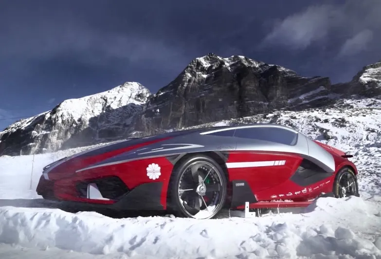 فرانجيفنتو شارلوت.. اقتحم العالم بأول سيارة تحتوي على حوض أسماك