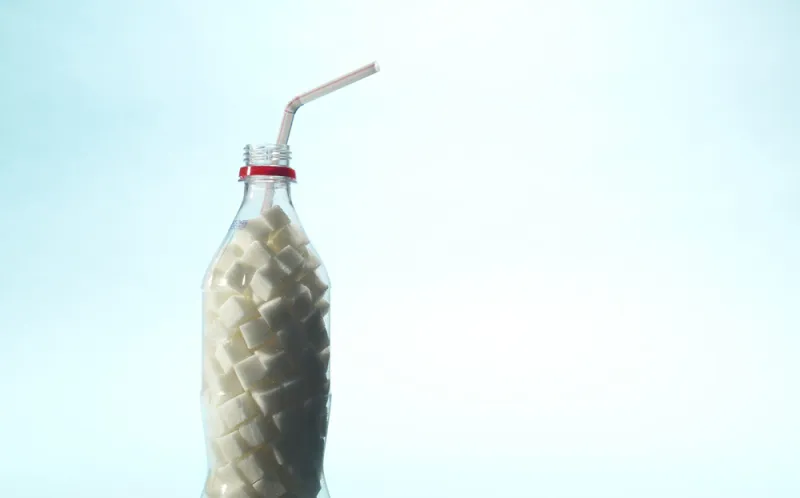 «تسبب العقم وتقتل ١٨٤ ألف شخص سنوياً».. 10 أسباب لتجنب المشروبات الغازية برمضان