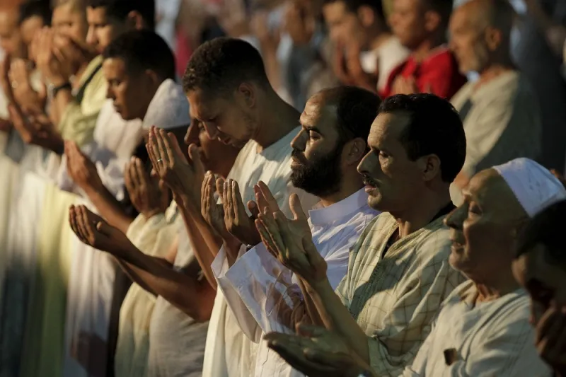 فيديو| استمع لأروع أصوات المقرئين من صلاة التراويح والتهجد