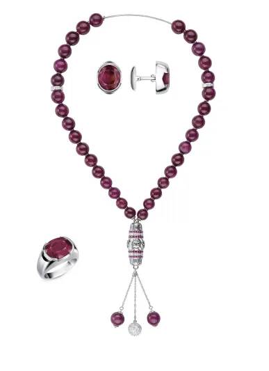 مكمّلات أنيقة للرجل الراقي من دار «معوّض»