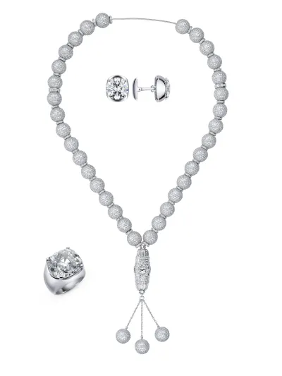 مكمّلات أنيقة للرجل الراقي من دار «معوّض»