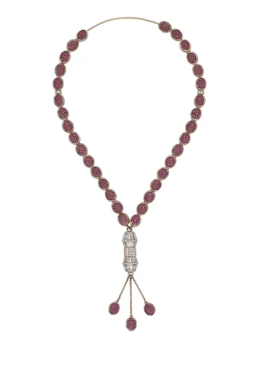 مكمّلات أنيقة للرجل الراقي من دار «معوّض»