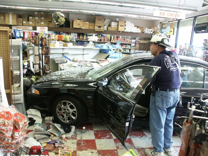 فيديو| لحظة وفاة عامل في نجران بعد انحراف مفاجئ لسيارة