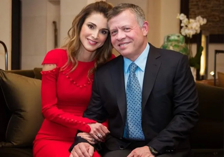 شاهد| هكذا هنأت ملكة الأردن شقيقها وعروسه بزواجهما