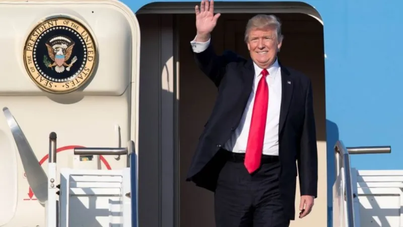 شاهد| كيف استقبل الملك سلمان ترامب لحظة وصوله إلى السعودية