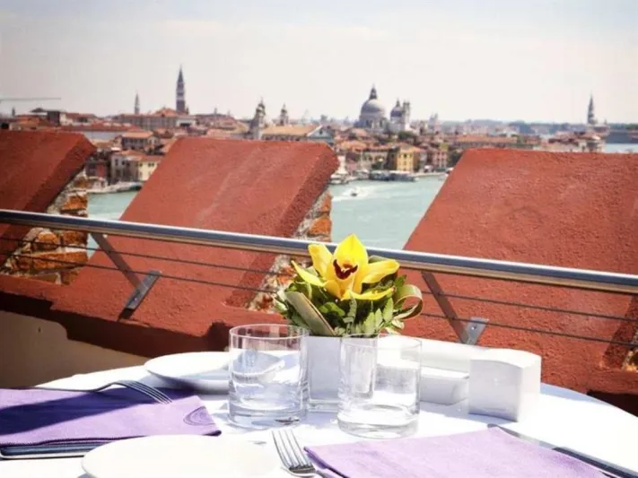 اكتشف روعة فندق هيلتون مولينو في البندقية