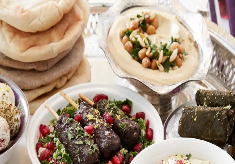 لكل طعام فوائده وأضراره.. إليك ما ننصحك بتناوله وتجنبه في رمضان؟