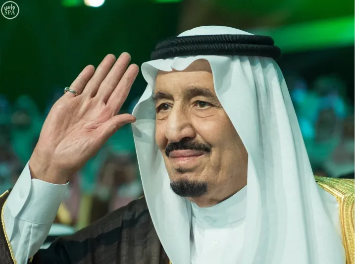 فيديو  الملك سلمان يمازح رئيس الوزراء اللبناني سعد الحريري بسؤاله عن ذقنه