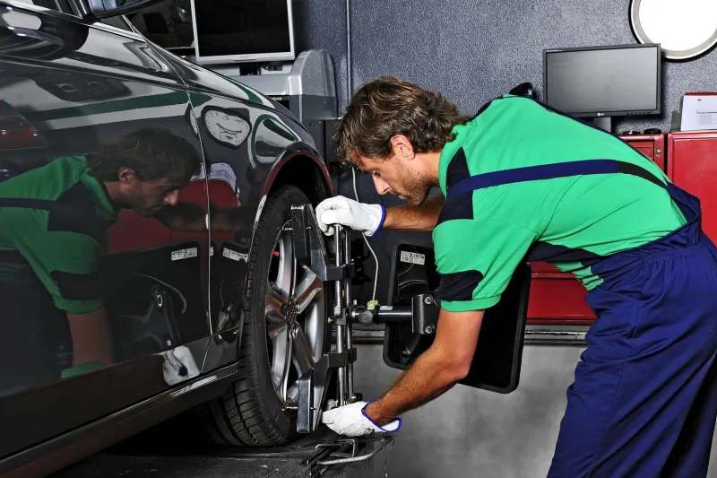 نصائح للعناية بإطارات سيارتك في الصيف.. انتبه للنقشة وانحراف السيارة