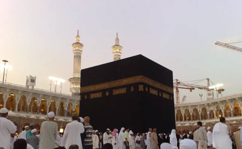 خاص للرجل"الغضة والجهني" لا يجوز أداء العمرة والصدقة لغير المسلمين