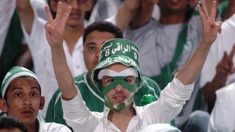 فيديو| انفعال هستيري لمشجع نادي الشباب السعودي