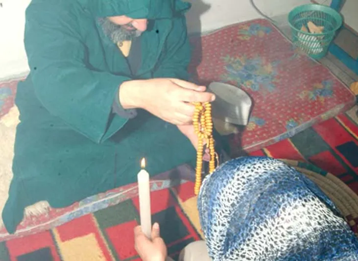 القبض على مشعوذ يتحرش بالنساء في الجبيل