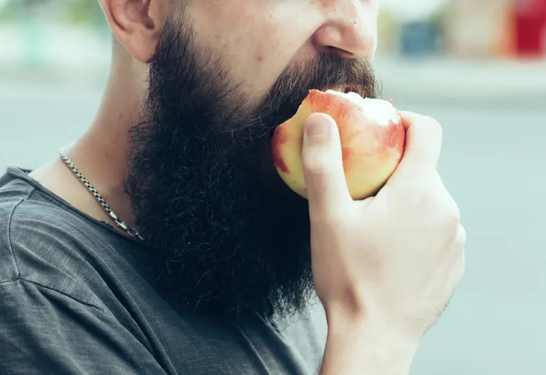 اللحية تفرض آليات جديدة لتناول الطعام.. تعلمها هنا