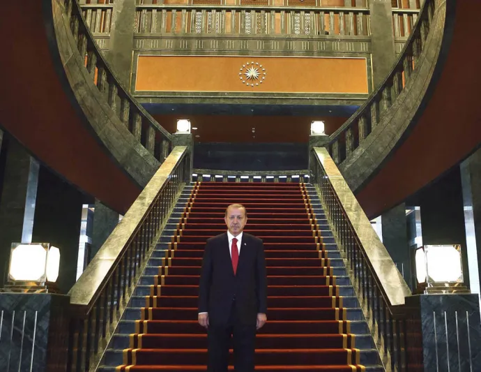 أين يعيش زعماء وملوك العالم؟ جولة داخل قصورهم الخلابة 