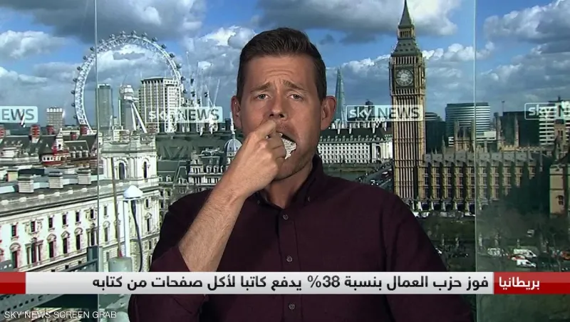 بريطاني يأكل صفحات كتابه بعدما راهن على خسارة حزب العمال