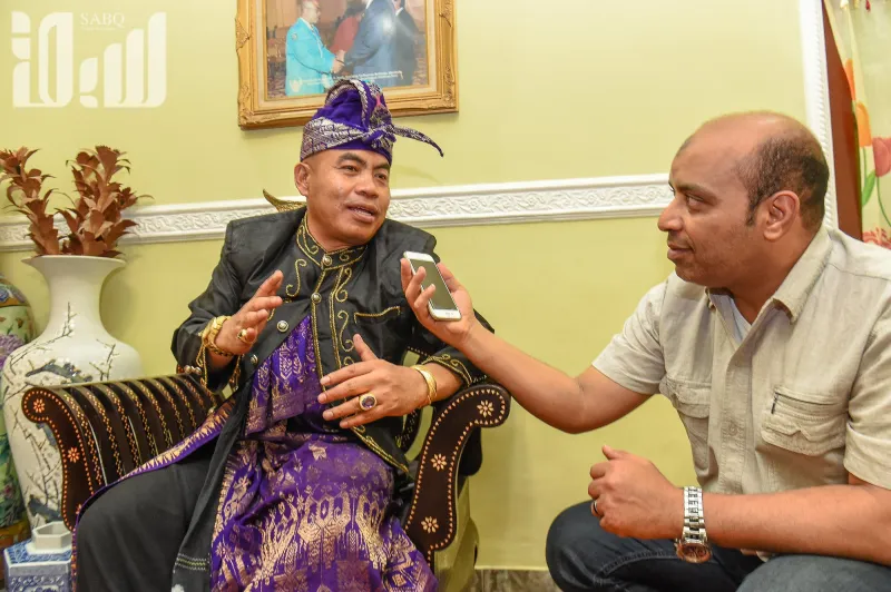 لالو يونس يحمل خاتم سليمان ويملك 27 كجم ذهبًا ويأكل البيتزا فما هي قصته