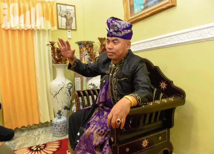 لالو يونس يحمل خاتم سليمان ويملك 27 كجم ذهبًا ويأكل البيتزا فما هي قصته