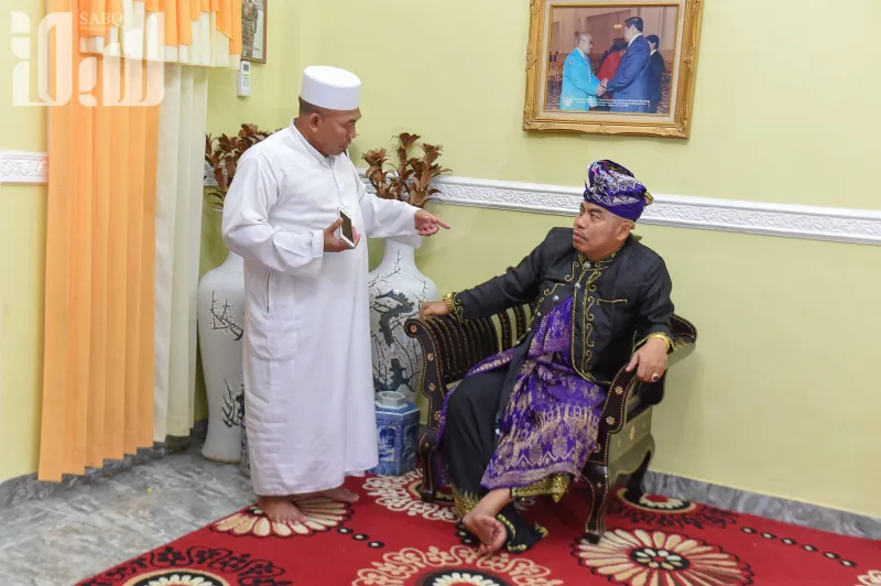 لالو يونس يحمل خاتم سليمان ويملك 27 كجم ذهبًا ويأكل البيتزا فما هي قصته