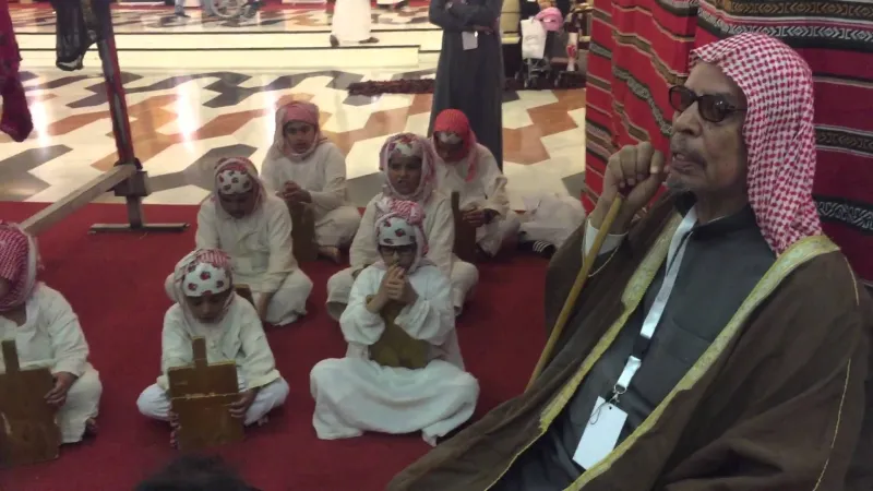 علي المدفع في المسلسل السعودي شباب البومب في مشهد وهو شبه عار