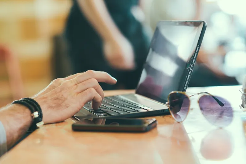 لا تستخدم بطاقة الائتمان لدفع الأموال في هذه المواقف