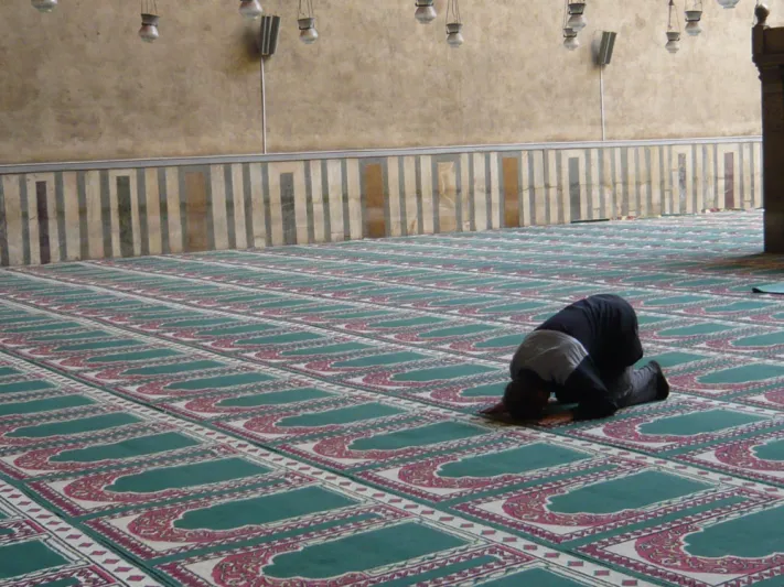 كيف تخشع في الصلاة؟ دليلك لصلاة الخاشعين كيف تخشع في الصلاة؟ دليلك لصلاة الخاشعين