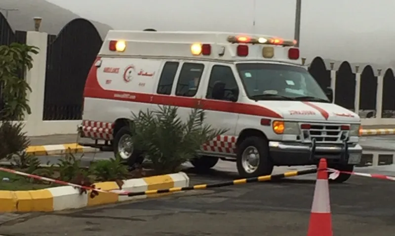 شاهد حادث مروع أمام قاعة مؤتمرات بنجران 