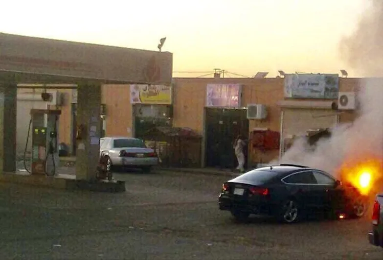  صور|مقيماً أنقذ حي سكني من كارثة في تبوك