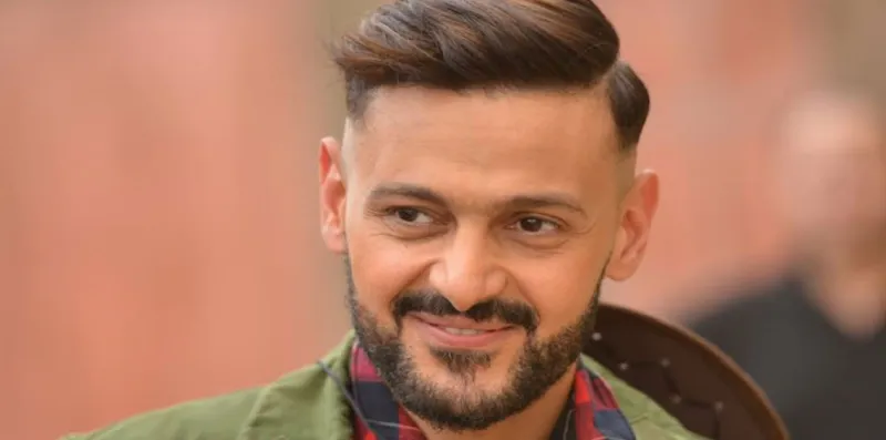  رامز جلال يؤدي مناسك العمرة