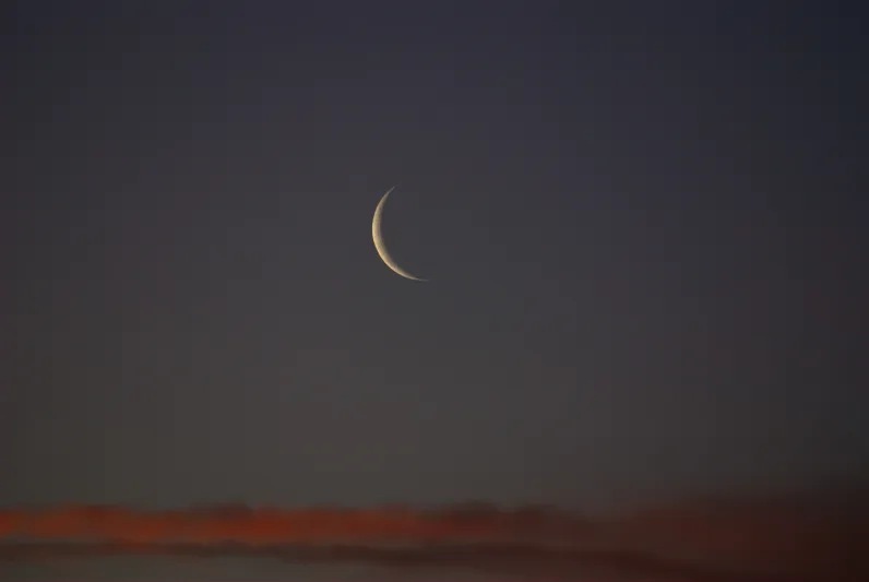 المحكمة العليا تدعو لتحري رؤية هلال شهر شوال