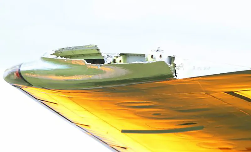 شاهد| إنكسار جناح طائرة بريطانيه أثناء تحليقها في الجو