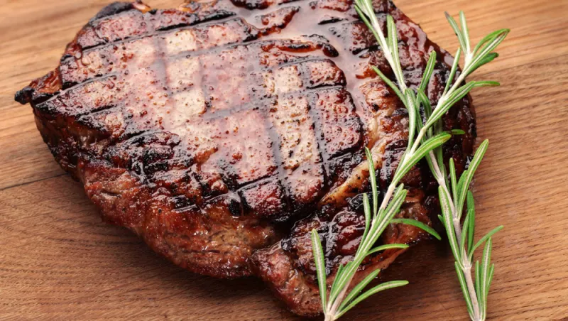 لا تتناول هذه الأطعمة ليلاً.. فهي تتسبب بالكوابيس!