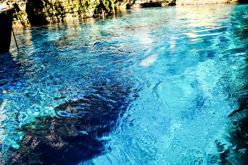 هل تريد التمتع بأنقي مياة في العالم؟.. ننصحك بزيارة بحيرة ميليساني اليونانية