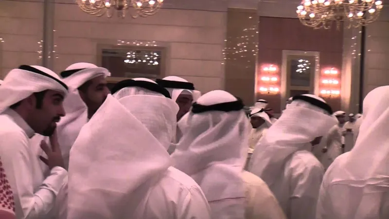 فيديو:عرقل السير في الشارع من أجل مرور مسيرة العريس