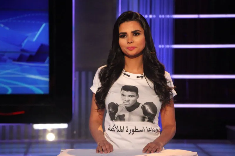 فرح علي تبكي على الهواء بعد وفاة زميلها عمرو سمير