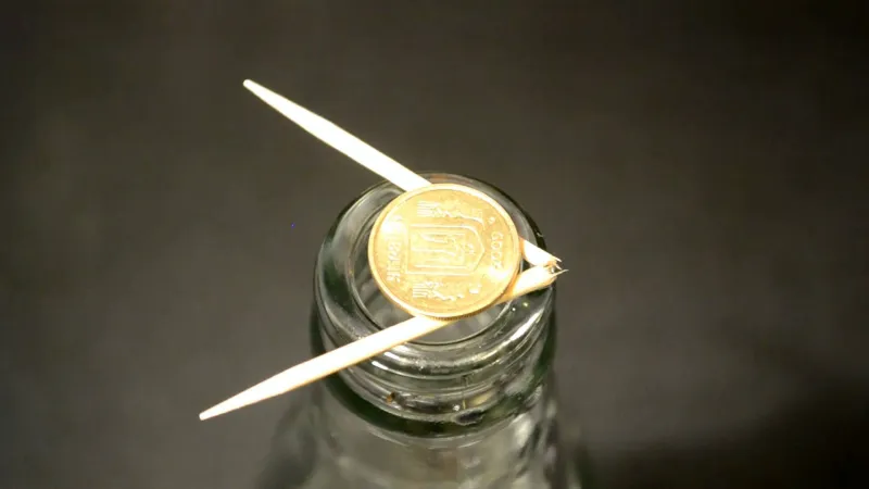 فيديو| يلقن ابنته درسا لن تنساه بسبب مقلب